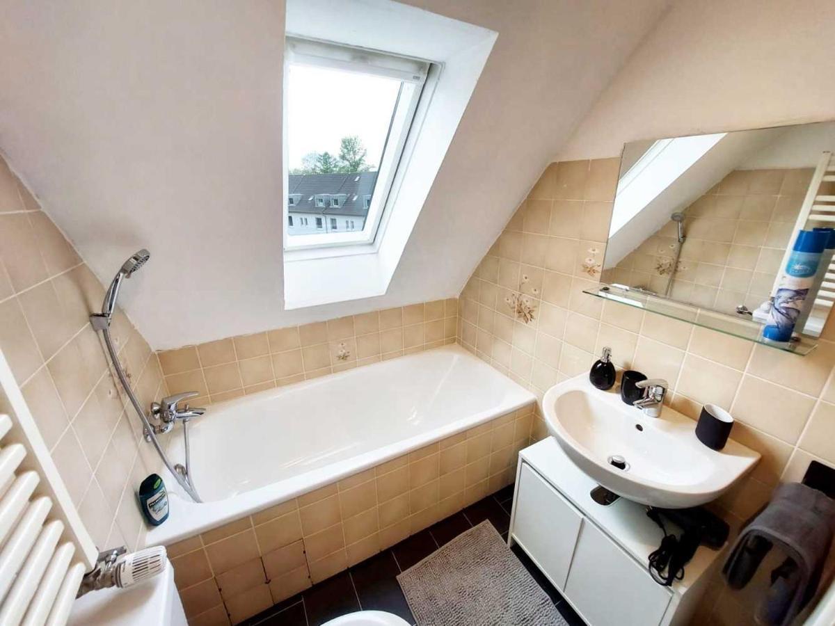 Cozy Apartment With Garden In Gelsenkirchen Buitenkant foto