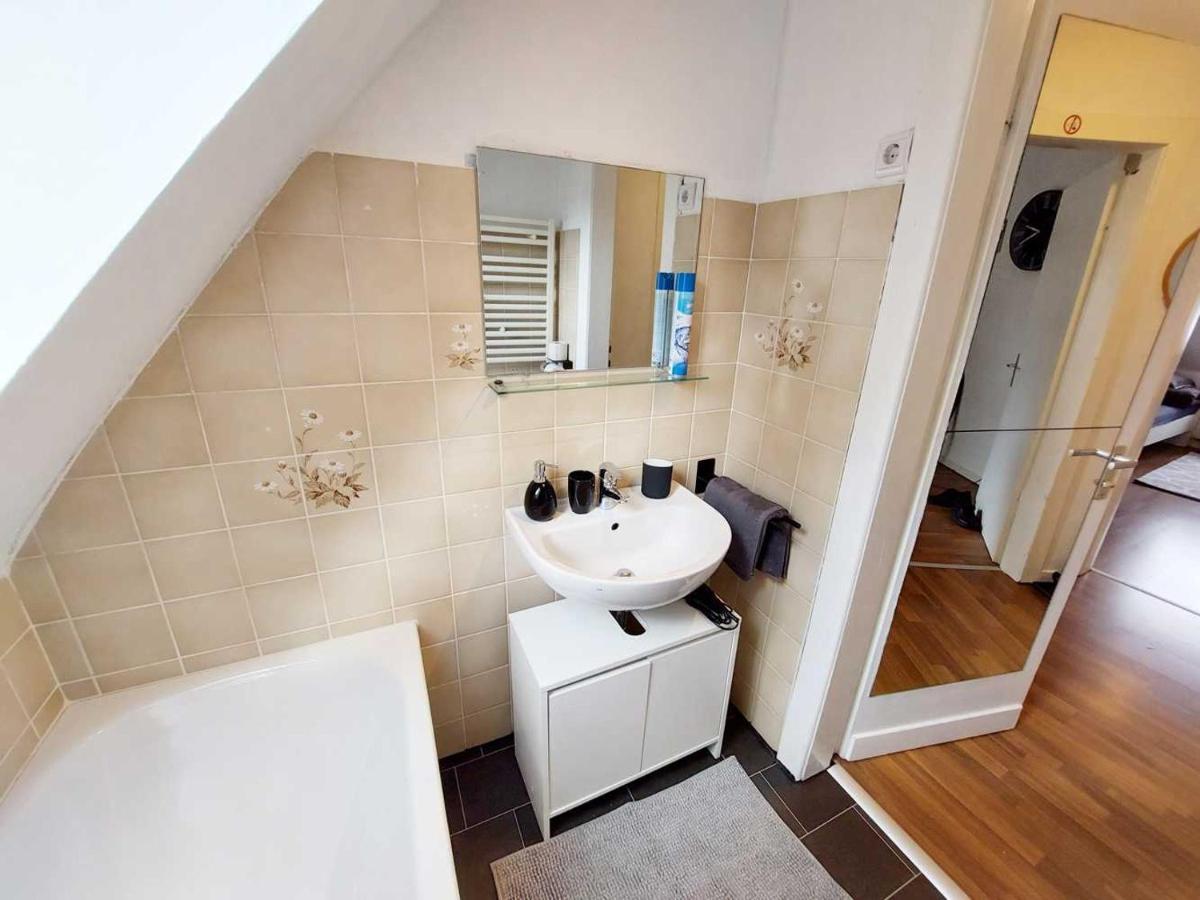 Cozy Apartment With Garden In Gelsenkirchen Buitenkant foto