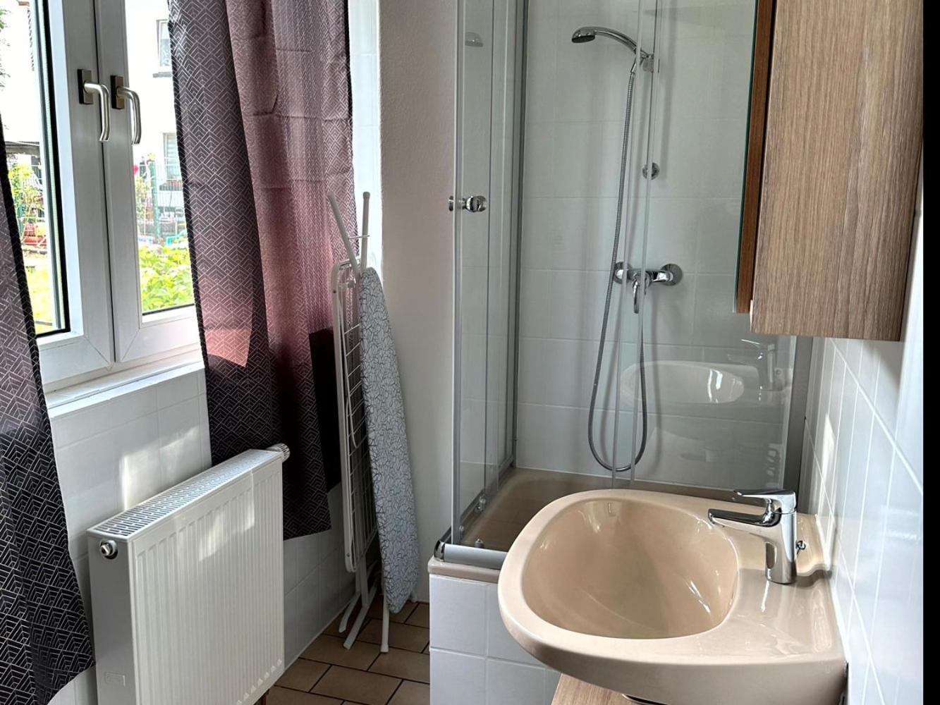 Cozy Apartment With Garden In Gelsenkirchen Buitenkant foto